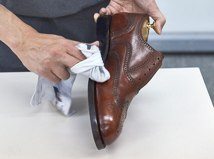 1902_shoes-care_08.jpg