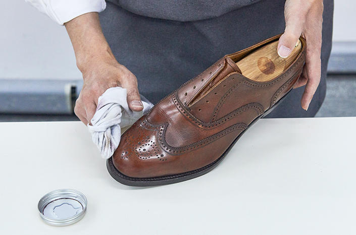 1902_shoes-care_11.jpg