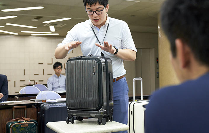 1908suitcase_17.jpg