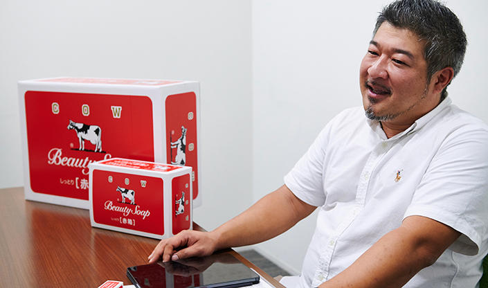 赤箱　94年間変わらない製造方法を続ける訳