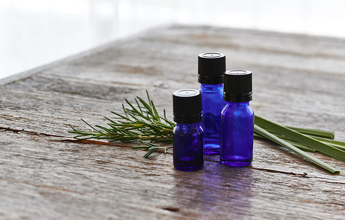 1910essentialoil_01.jpg