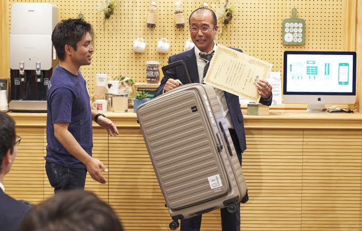 1912suitcase_14.jpg