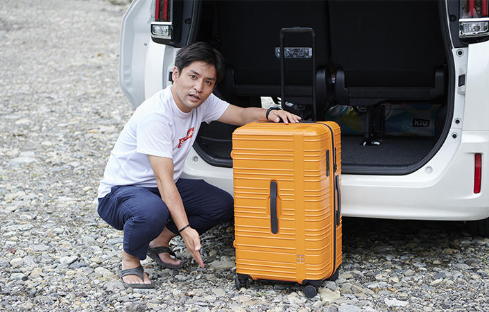 2009suitcase_13.jpg