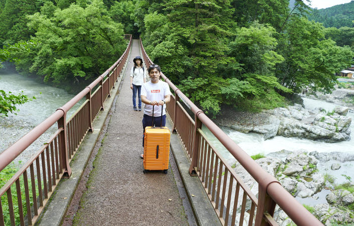 2009suitcase_17.jpg