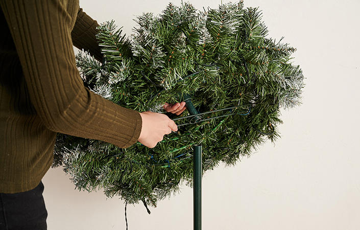 1911_christmas-tree_04.jpg