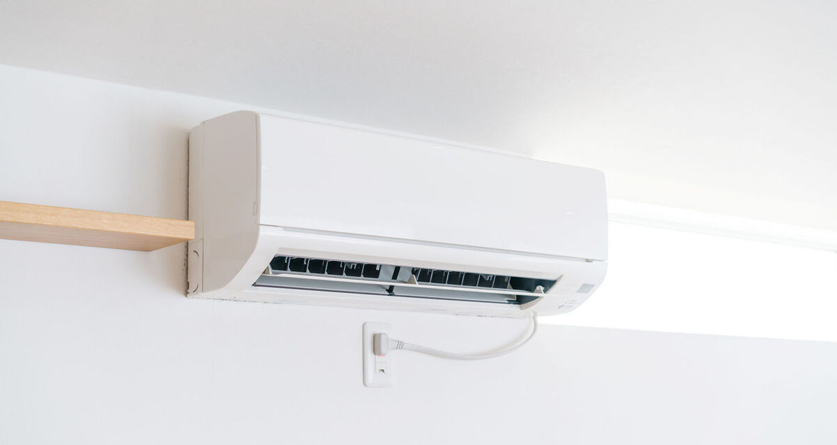 あると便利なエアコン掃除グッズをご紹介。簡単手順とキレイに保つポイントを解説