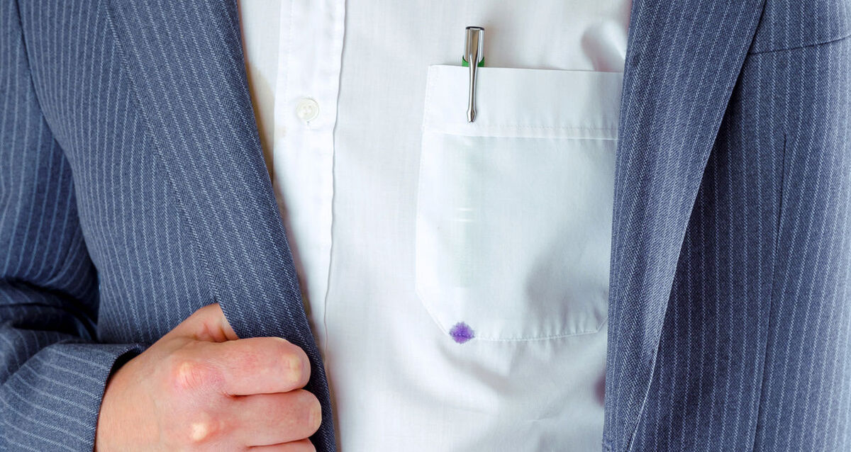 【油性・水性】服についたボールペンのインクの染み抜き方法！おすすめアイテムもご紹介