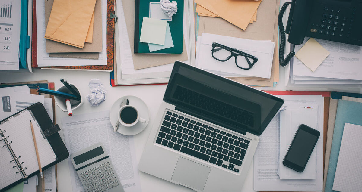 オフィスのデスク周りをきれいに整理して作業効率をアップさせよう