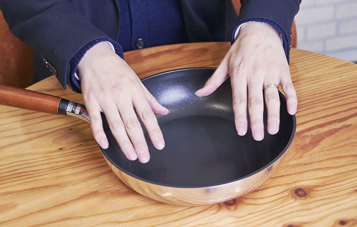 2203_HM-alumi-frying-pan_04.jpg