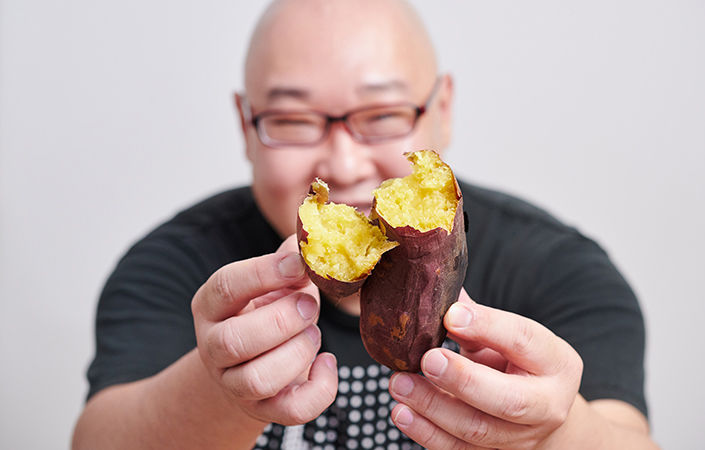 フライパンで焼いた焼き芋と焼き芋マニアの天谷さん