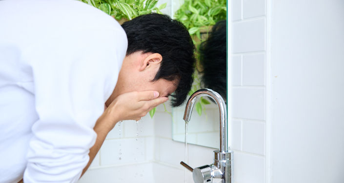 基本的なやり方①ぬるま湯で顔を洗う