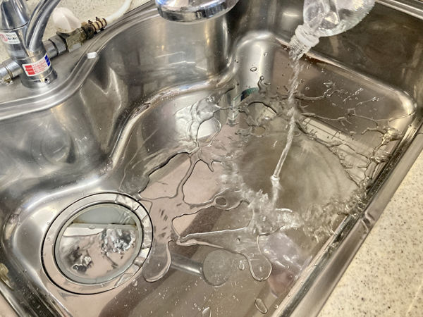 umeあかん09 ガラコ水かける のコピー.jpg