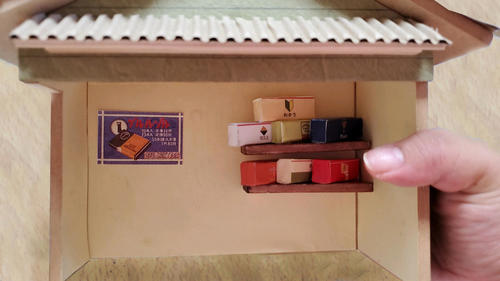 棚とカートンを取り付けた.jpg