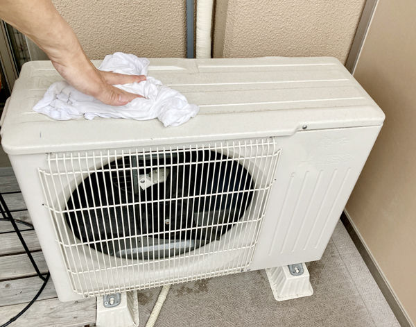 umeパネル02.2室外機掃除.jpg